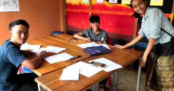 Estudiante de Lao y Maestra de Español