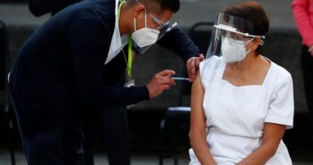 Los planes del gobierno de México para conseguir vacunas para su población