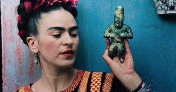 Artículo sobre la exhibición de Frida Kahlo (Frida Kahlo: Las Apariencias Pueden Ser Engañosas) en el Museo de Young
