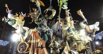 Las Fallas: la celebración de construcción y destrucción